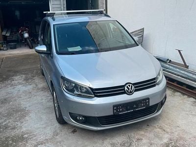 Second-hand VW Touran 105 CP (77 kW) 2011 Argintiu Monovolum