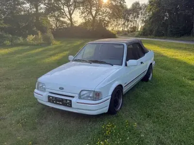 Gebraucht Ford Escort Cabriolet 105 PS (77 kW) 1988 Weiß Cabrio