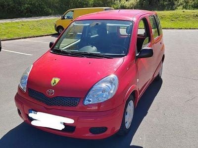 Usata Toyota Yaris Verso 86 CV (63 kW) 2003 Rosso Monovolume