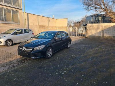 Gebraucht Mercedes CLA180 Shooting Brake 122 PS (89 kW) 2016 Schwarz Kombi