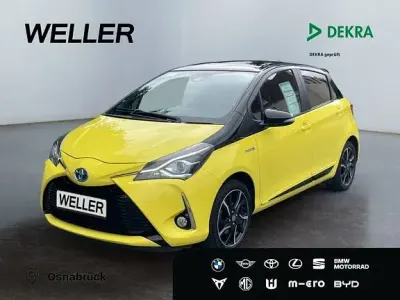 Gebraucht Toyota Yaris Basis 100 PS (73 kW) 2017 Energy yellow / mysticschwarz mica