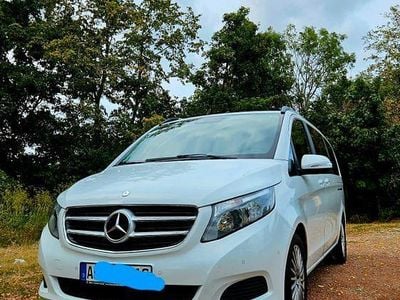 Mercedes V220