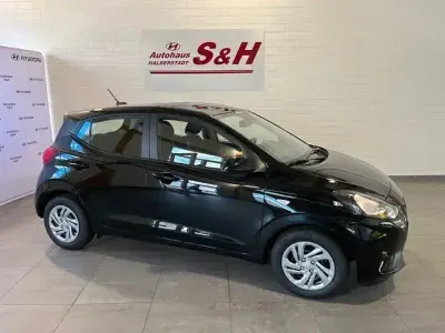 Gebraucht Hyundai i10 Comfort 79 PS (58 kW) 2025 Schwarz Kleinwagen