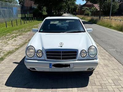 Mercedes E280