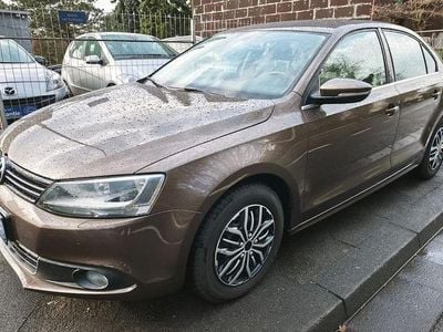 Gebraucht VW Jetta Highline 105 PS (77 kW) 2014 Braun Limousine