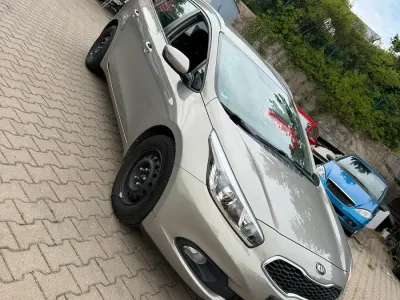 Gebraucht Kia Ceed 135 PS (99 kW) 2014 Andere farben Kleinwagen
