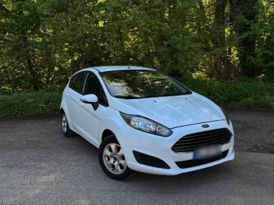 Gebraucht Ford Fiesta 85 PS (62 kW) 2014 Weiß Kleinwagen