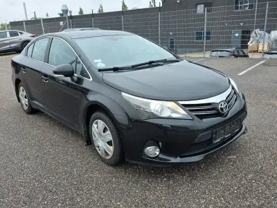 Gebraucht Toyota Avensis Comfort 124 PS (91 kW) 2013 Limousine