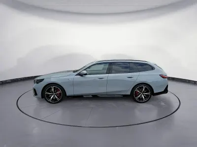 Gebraucht BMW 540 Performance 303 PS (222 kW) 2024 Grau Kombi