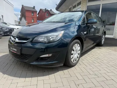 Usata Opel Astra Edition 140 CV (102 kW) 2015 Verde Station wagon