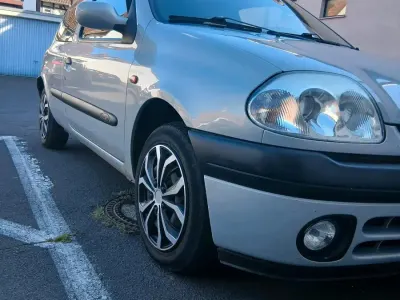Gebraucht Renault Clio 75 PS (55 kW) 2001 Silber Kleinwagen