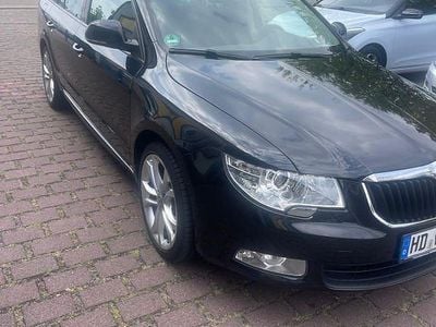 Gebraucht Skoda Superb Active 140 PS (102 kW) 2012 Schwarz Kombi