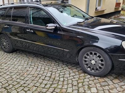 Gebraucht Mercedes E240 Elegance 177 PS (130 kW) 2005 Schwarz Kombi