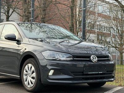 Grau Gebraucht 2018 VW Polo Comfortline Limousine | 11.990 € (Fairer Preis)