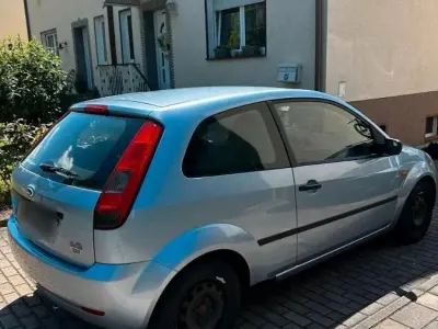 Gebraucht Ford Fiesta 60 PS (44 kW) 2005 Blau Kleinwagen