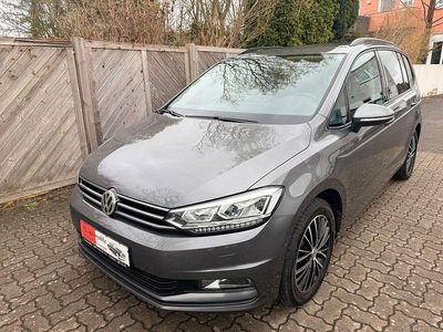 Gebraucht VW Touran Comfortline 150 PS (110 kW) 2016 Grau Van / Kleinbus