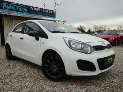 Używany Kia Rio 86 KM (63 kW) 2014 Biały Sedan/Limuzyna