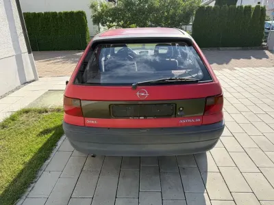 Gebraucht Opel Astra 71 PS (52 kW) 1995 Rot Limousine