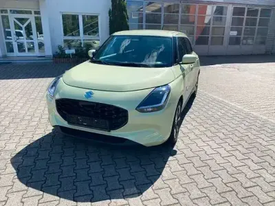 Gebraucht Suzuki Swift Comfort+ 82 PS (60 kW) 2025 Flame orange pearl Kleinwagen