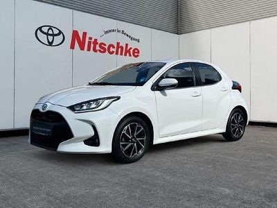 Gebraucht Toyota Yaris Basis 72 PS (52 kW) 2020 Schneeweiß Limousine