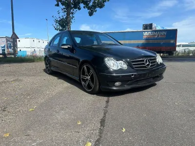 Używany Mercedes C32 AMG AMG 354 KM (260 kW) 2003 Czarny Sedan/Limuzyna