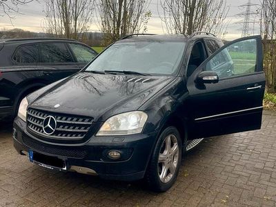 Gebraucht Mercedes ML320 224 PS (164 kW) 2007 Schwarz SUV