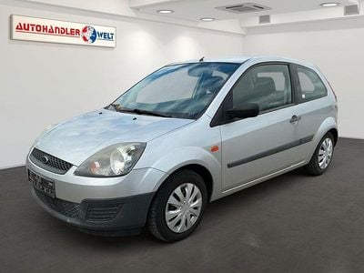 Gebraucht Ford Fiesta Ambiente 60 PS (44 kW) 2006 Silber Kleinwagen