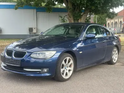 Gebraucht BMW 325 Sport Line 218 PS (160 kW) 2010 Blau Coupé