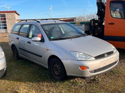 Silber Gebraucht 2000 Ford Focus Kombi | 400 €