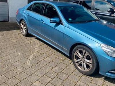 Gebraucht Mercedes E220 170 PS (125 kW) 2011 Blau Limousine