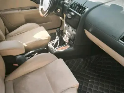 Gebraucht Ford Mondeo Ghia 116 PS (85 kW) 2004 Schwarz Limousine