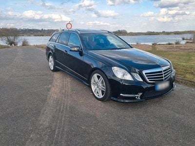 Gebraucht Mercedes E220 AMG 170 PS (125 kW) 2012 Schwarz Kombi
