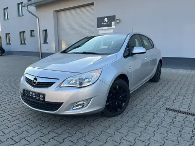 Gebraucht Opel Astra Design Edition 87 PS (63 kW) 2012 Silber Limousine