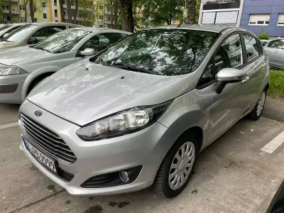 Gebraucht Ford Fiesta Titanium 97 PS (71 kW) 2013 Silber Limousine