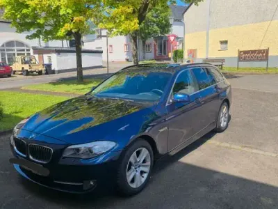 Gebraucht BMW 525 Sport Line 218 PS (160 kW) 2011 Blau Limousine