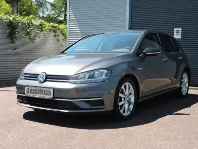 Gebraucht VW Golf VII IQ Drive 131 PS (96 kW) 2019 Grau Limousine