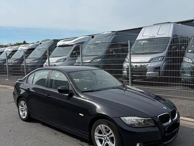 Używany BMW 320 177 KM (130 kW) 2009 Czarny Sedan/Limuzyna