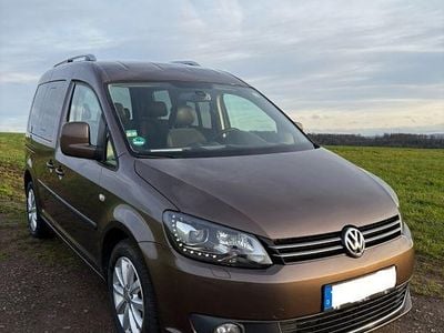 Braun Gebraucht 2015 VW Caddy Highline Van / Kleinbus | 21.700 € (Fairer Preis)