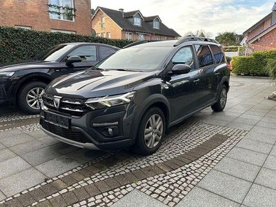 Grau Gebraucht 2022 Dacia Jogger Van / Kleinbus | 13.490 € (Guter Preis)