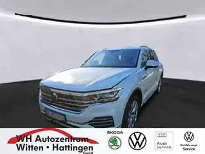 Gebraucht VW Touareg Elegance 381 PS (280 kW) 2022 Oryxweiß perlmutteffekt SUV