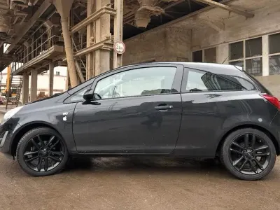 Gebraucht Opel Corsa 69 PS (50 kW) 2014 Schwarz Kleinwagen