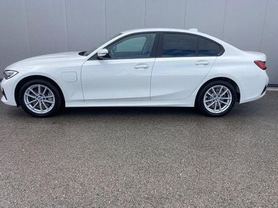 BMW 330e