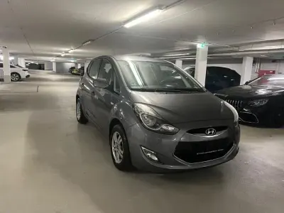 Gebraucht Hyundai ix20 90 PS (66 kW) 2013 Grau Kleinwagen