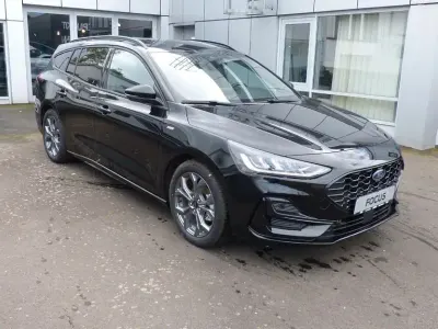 Neu Ford Focus ST-Line X 155 PS (114 kW) 2025 Schwarz Limousine