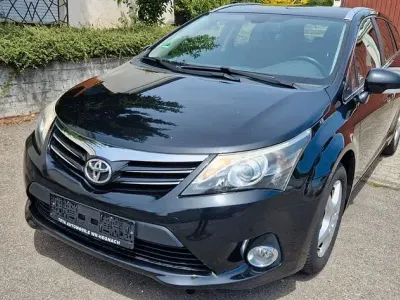 Gebraucht Toyota Avensis Life 147 PS (108 kW) 2013 Schwarz Kombi
