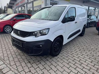 Gebraucht Peugeot Partner Premium 102 PS (75 kW) 2023 Lackierung weiss icy Van / Kleinbus
