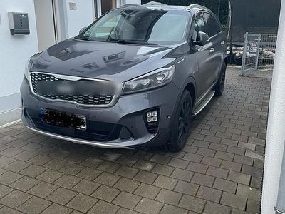 Grau Gebraucht 2019 Kia Sorento SUV | 19.450 € (Fairer Preis)