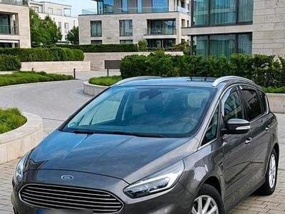 Second-hand Ford S-MAX Titanium 150 CP (110 kW) 2016 Gri Monovolum