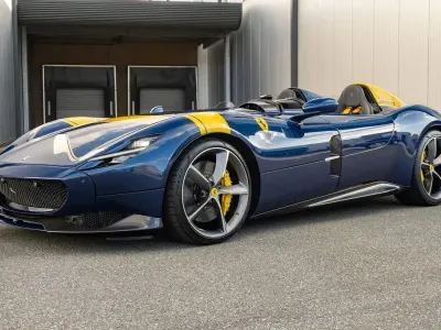 Gebraucht Ferrari Monza 810 PS (595 kW) 2020 Blau Cabrio