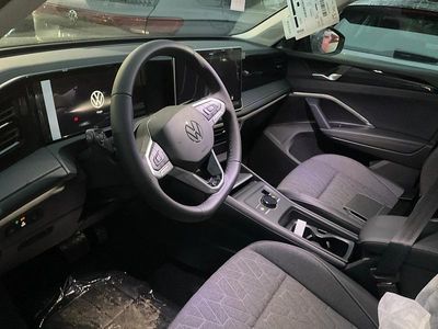 Cipressino grün metallic Neu 2025 VW Tiguan Life SUV | 41.184 € (Guter Preis)